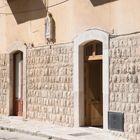 Piazza Duomo - Medieval Puglia's House *